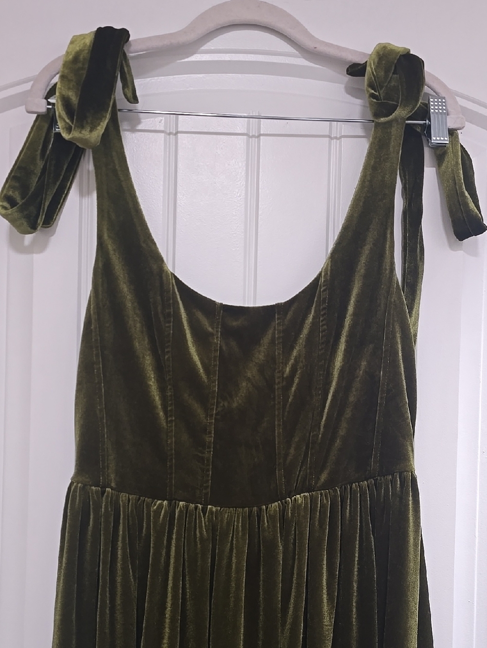 NWT CIDER Scoop Neck Olive Green Velvet Midi Dress with Tie Straps - Picture 6 of 9